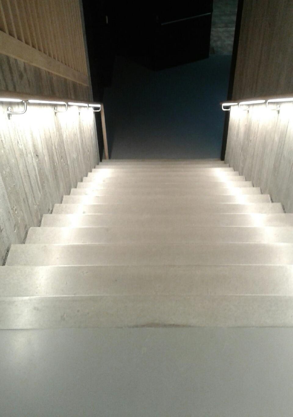 LED håndliste ved trappeopgang